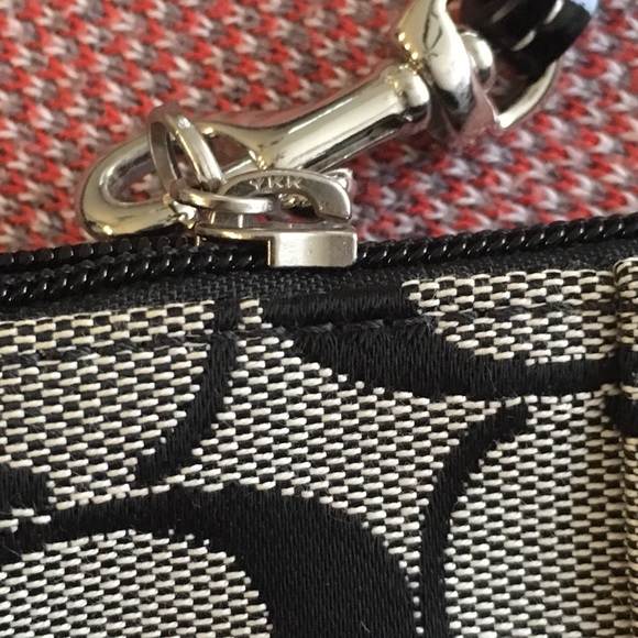 🎁Coach Wristlet - Great Gift Idea 🎁 - Picture 8 of 8